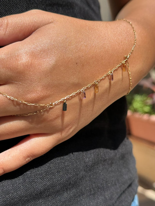 18K Gold Golden Edge" Hand Chain