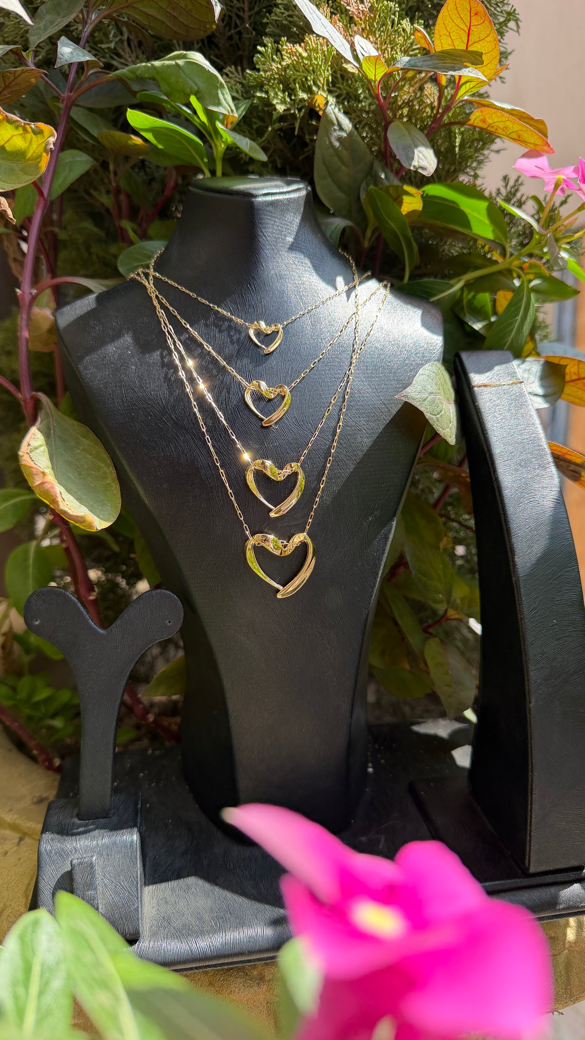 18k Gold Elegant Open Heart Necklace