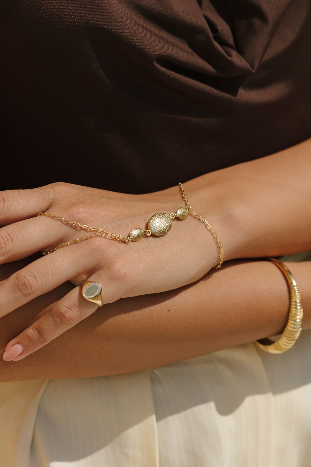 18K Gold Textured Disc Hand Chain
