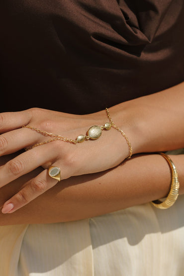 18K Gold Textured Disc Hand Chain