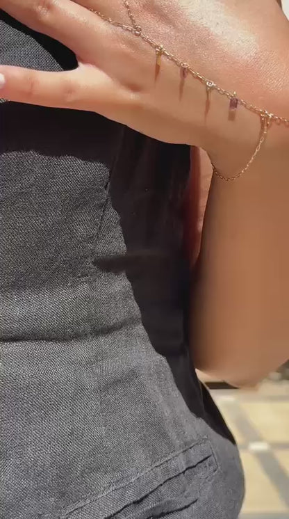 18K Gold Golden Edge" Hand Chain